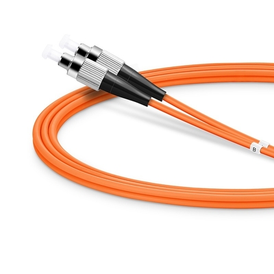 Cable à fibre optique en plastique personnalisé pour une connexion à faible perte dans les réseaux de télécommunications et Ethernet avec connecteurs FC ST LC SC Simplex