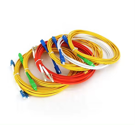 Le câble à fibre optique est un câble à fibre optique multi-mode.
